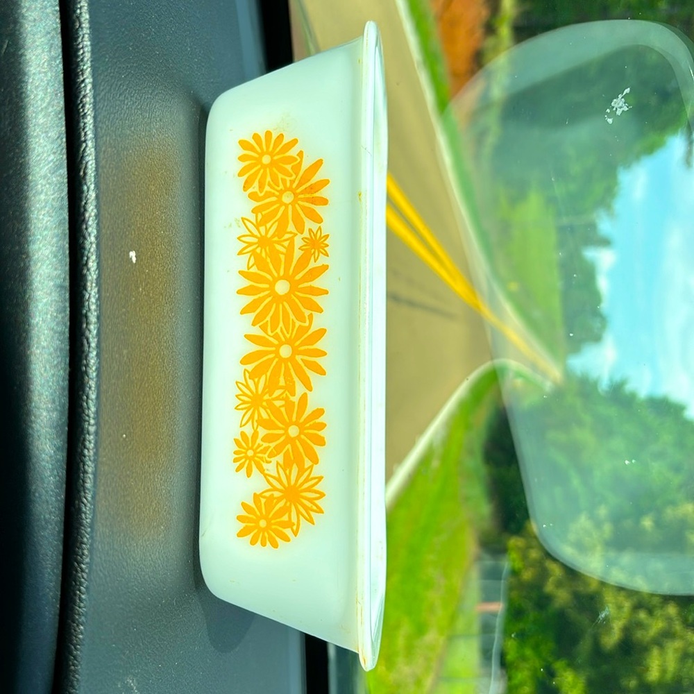 Glassbake USA Pyrex Yellow Daisies 522 1.5 quart 25